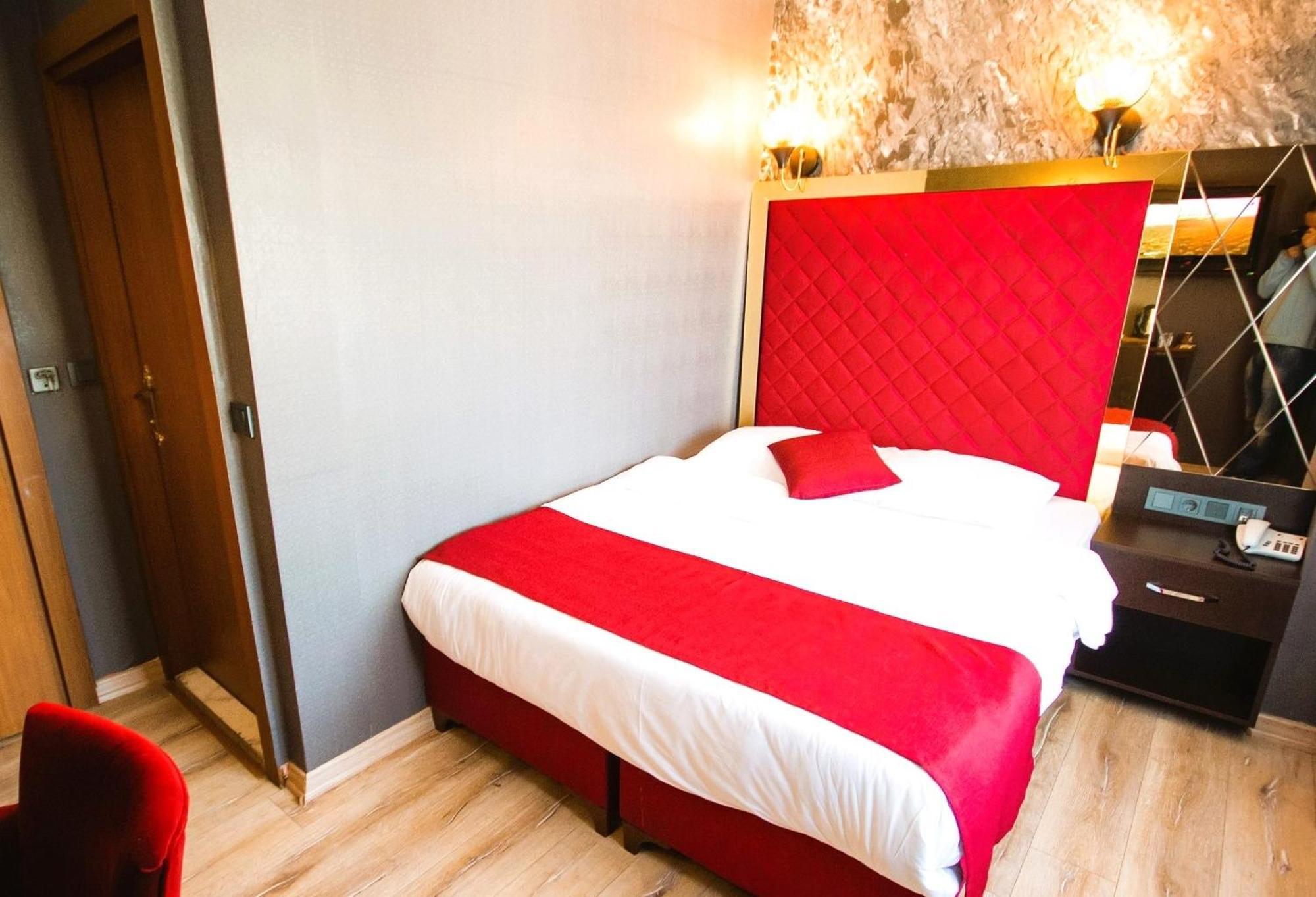 Atesde Dustu Salvara Hotel Istanbul Exterior photo