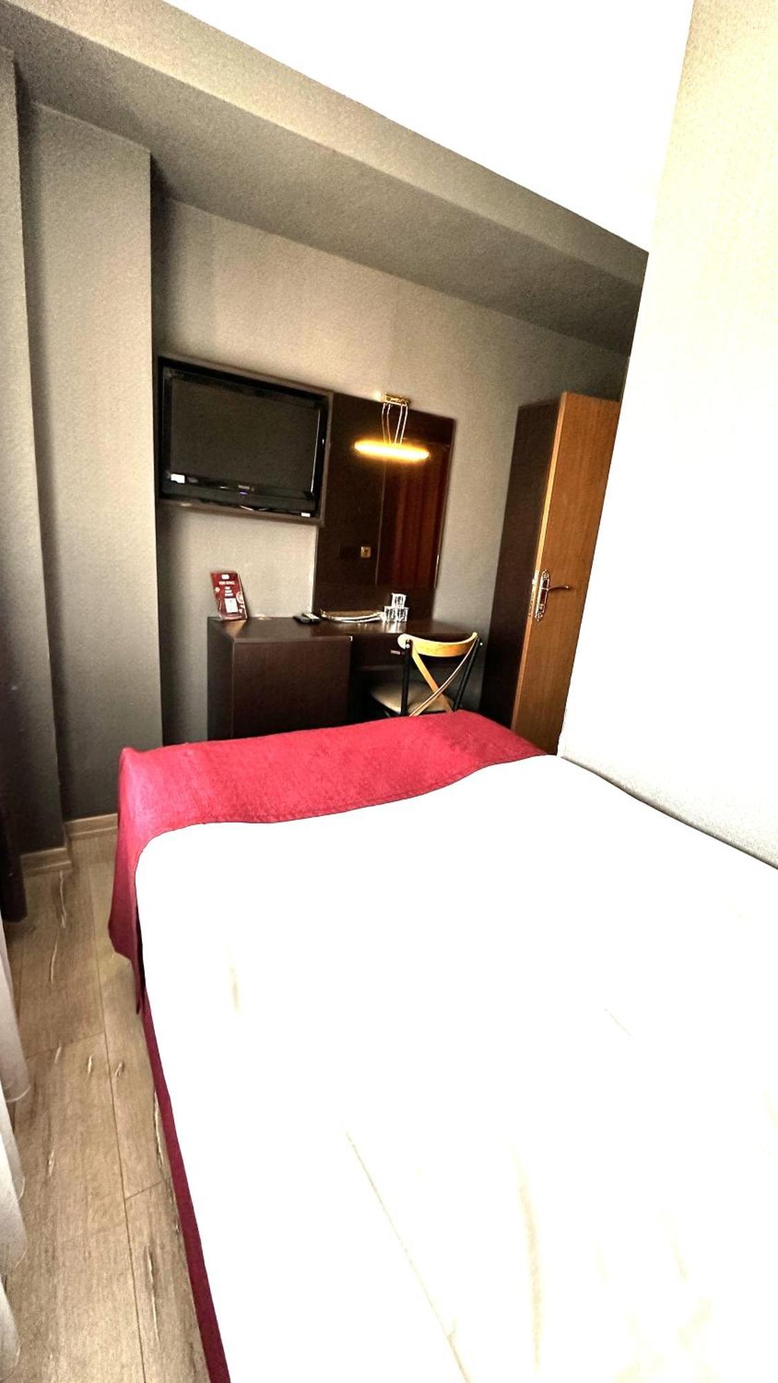 Atesde Dustu Salvara Hotel Istanbul Exterior photo